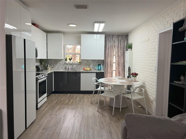 Home for sale at 1719 S Hayes St - photo 6269675