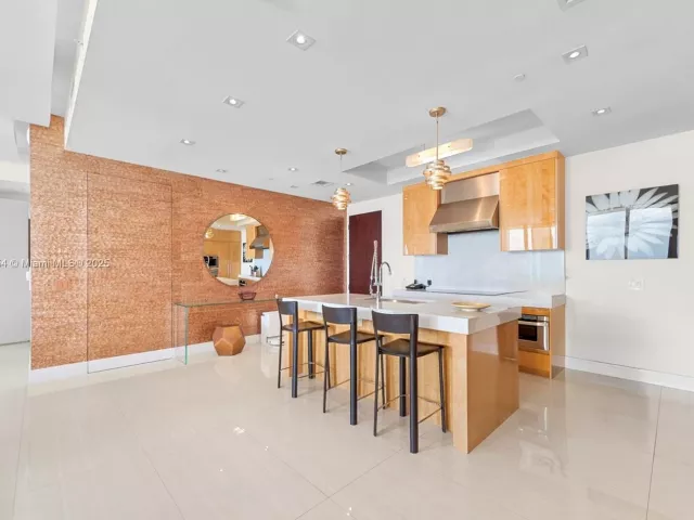 2-bedroom condo for rent in Bal Harbour - 9705 Collins Ave 1905N - MondialRealty