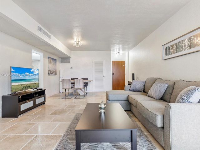 1-bedroom condo for sale in Hollywood - 3801 S Ocean Dr 12S - MondialRealty