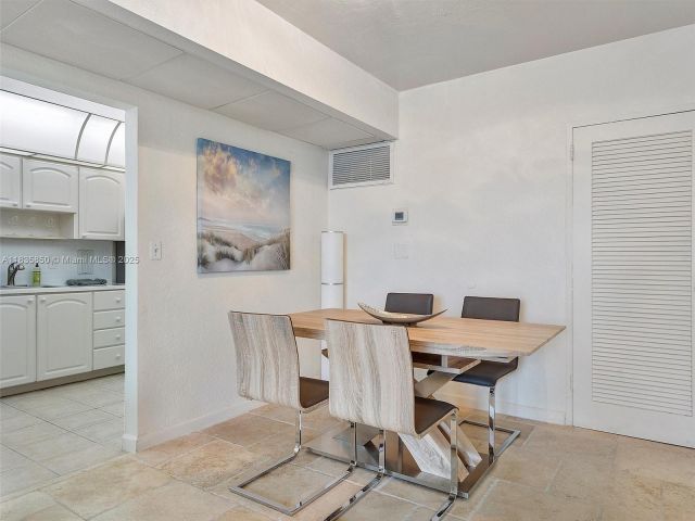 1-bedroom condo for sale in Hollywood - 3801 S Ocean Dr 12S - MondialRealty