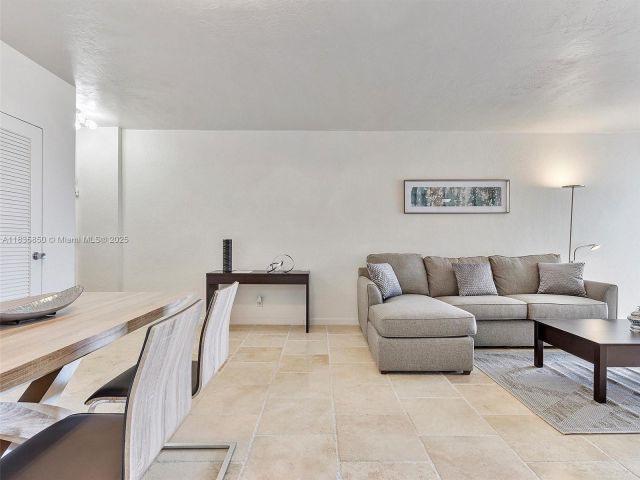 1-bedroom condo for sale in Hollywood - 3801 S Ocean Dr 12S - MondialRealty