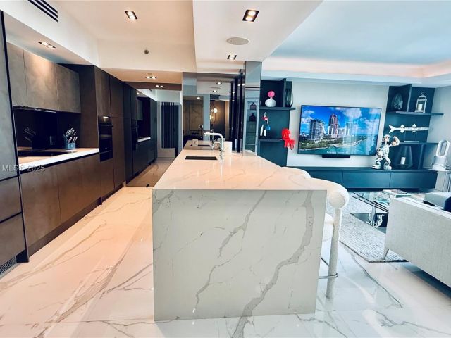 Apartment for sale  Unit #1706 - photo 6260597