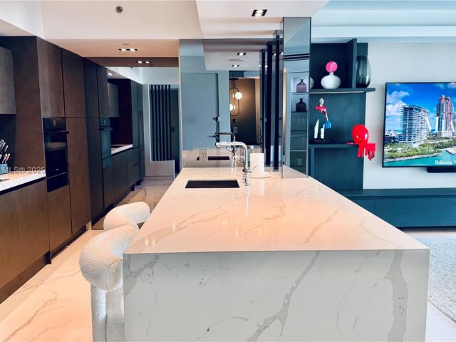 Apartment for sale  Unit #1706 - photo 6260598