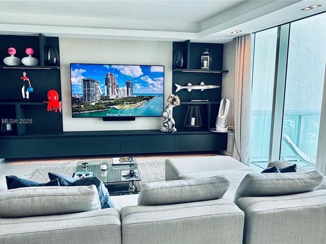 Apartment for sale  Unit #1706 - photo 6260601