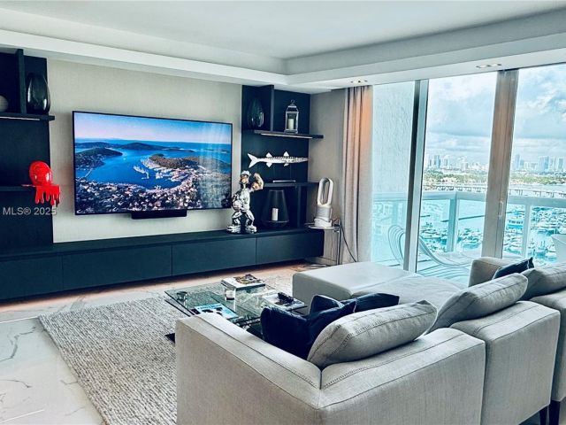 Apartment for sale  Unit #1706 - photo 6260602