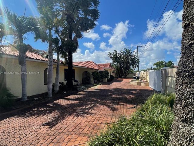 Home for sale at 5550 SW 87th Ave - photo 6289281