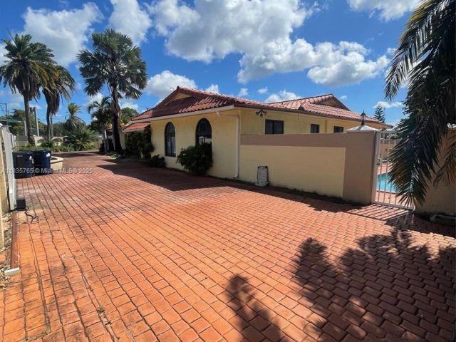 Home for sale at 5550 SW 87th Ave - photo 6289283