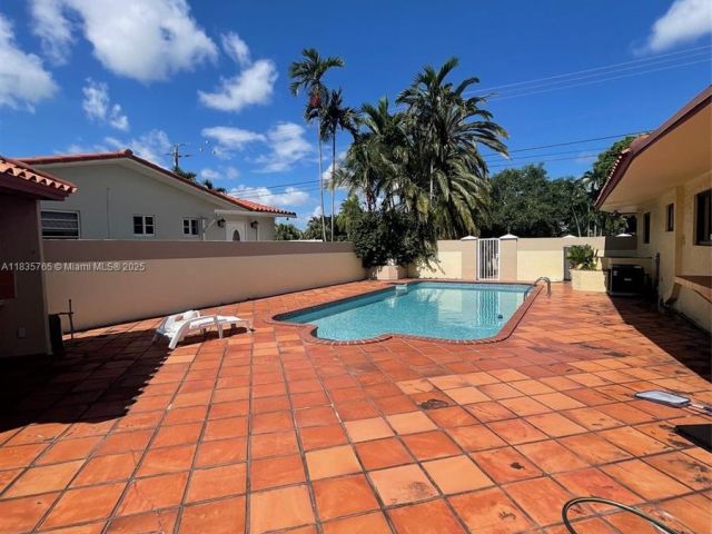 Home for sale at 5550 SW 87th Ave - photo 6289284