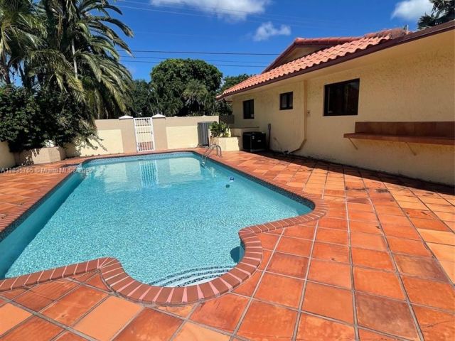 Home for sale at 5550 SW 87th Ave - photo 6289285