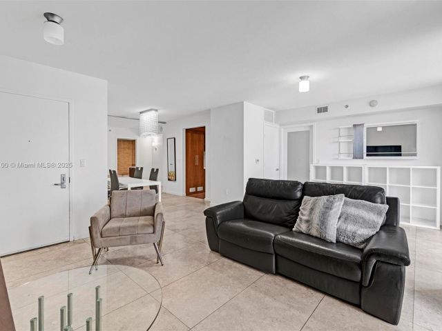 Apartment for sale  Unit #601 - photo 6261196