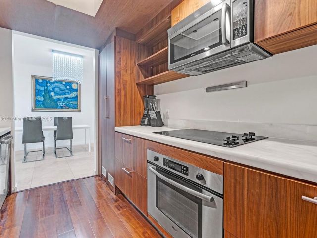 Apartment for sale  Unit #601 - photo 6261204