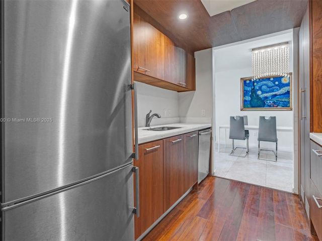 Apartment for sale  Unit #601 - photo 6261205