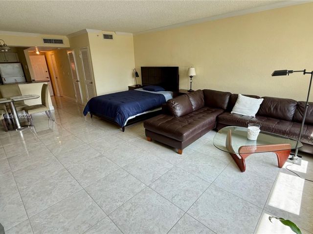 condo for sale in Hollywood - 2501 S Ocean Dr 427 - MondialRealty