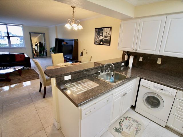 condo for sale in Hollywood - 2501 S Ocean Dr 427 - MondialRealty