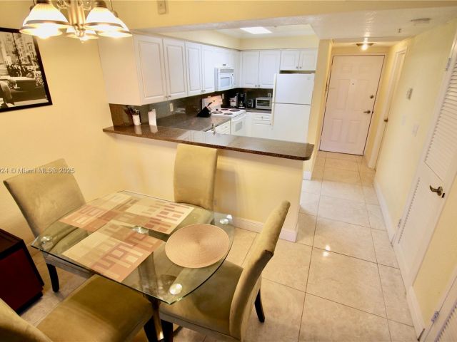 condo for sale in Hollywood - 2501 S Ocean Dr 427 - MondialRealty