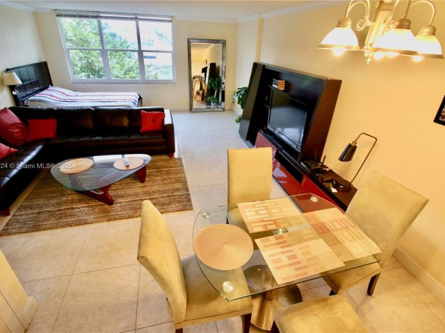 condo for sale in Hollywood - 2501 S Ocean Dr 427 - MondialRealty