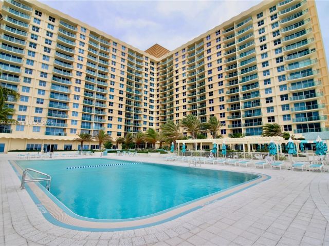 condo for sale in Hollywood - 2501 S Ocean Dr 427 - MondialRealty