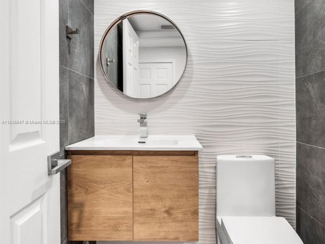 Home for sale at 21160 Mainsail Cir H12 - photo 6823547