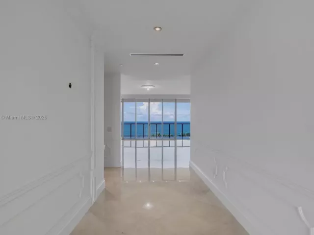 3-bedroom condo for sale in Bal Harbour - 9701 Collins Ave 802S - MondialRealty
