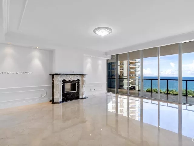 3-bedroom condo for sale in Bal Harbour - 9701 Collins Ave 802S - MondialRealty