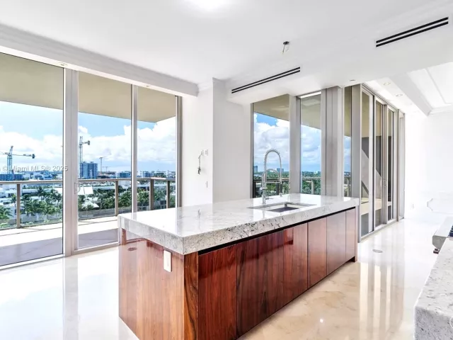 3-bedroom condo for sale in Bal Harbour - 9701 Collins Ave 802S - MondialRealty
