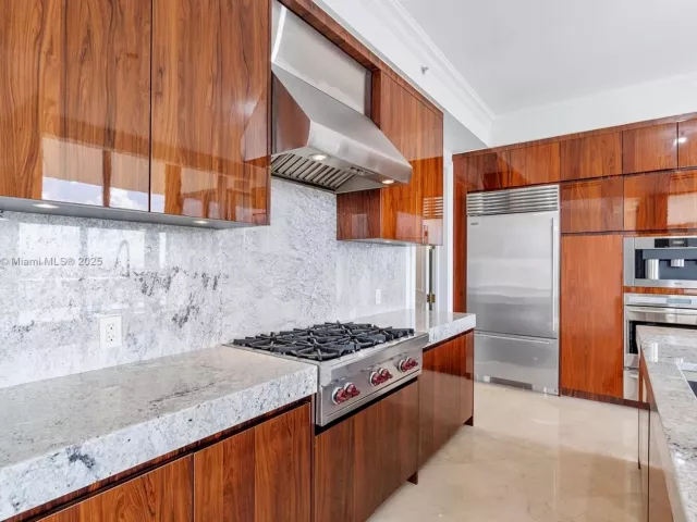 3-bedroom condo for sale in Bal Harbour - 9701 Collins Ave 802S - MondialRealty