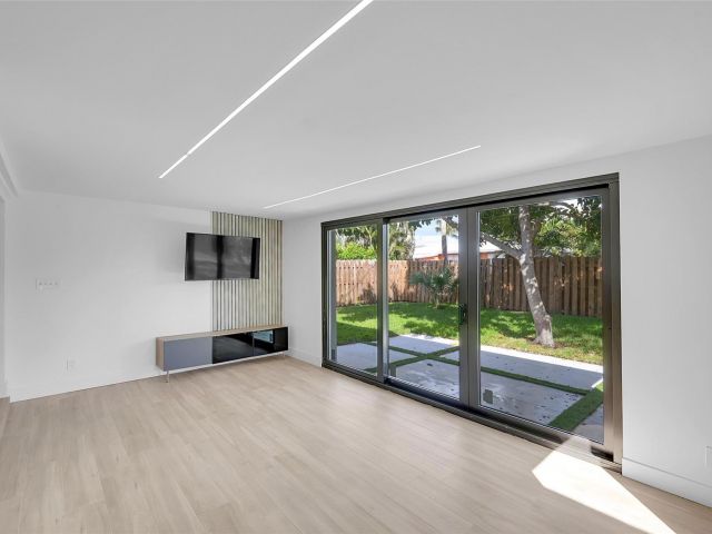 Home for sale at 1257 NW 4th St - photo 6262020