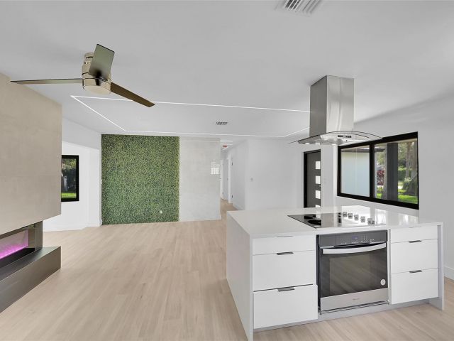 Home for sale at 1257 NW 4th St - photo 6262025