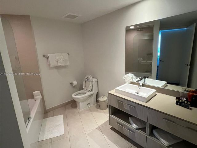 Apartment for sale  Unit #2004 - photo 6261186