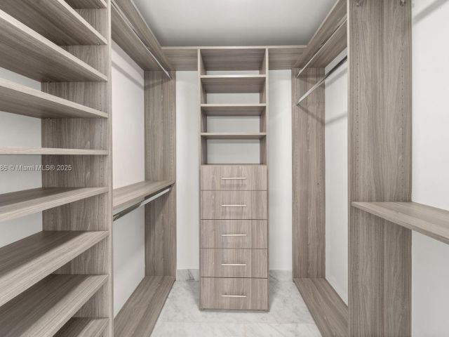 Apartment for sale  Unit #2008 - photo 6262386