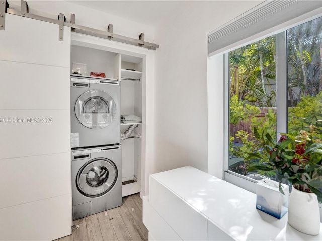 Home for rent at 3305 NE 16th Ct - photo 6264080