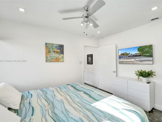 Home for rent at 3305 NE 16th Ct - photo 6264086