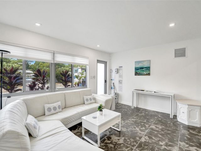 Home for rent at 3305 NE 16th Ct - photo 6264088