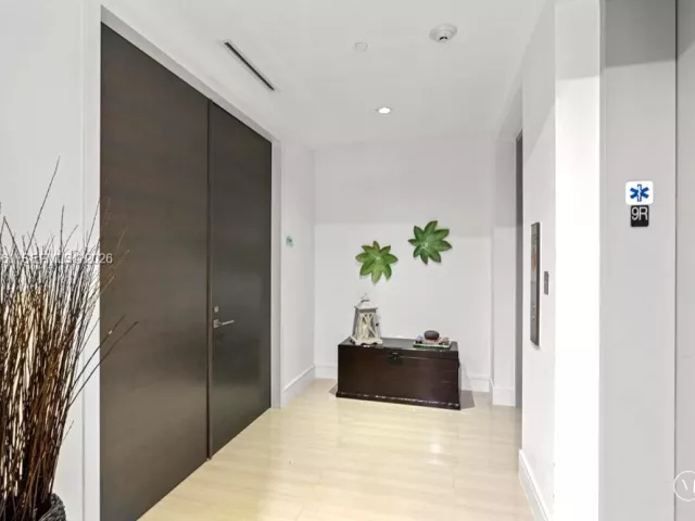 3-bedroom condo for sale in Aventura - 3250 NE 188th St 904 - MondialRealty