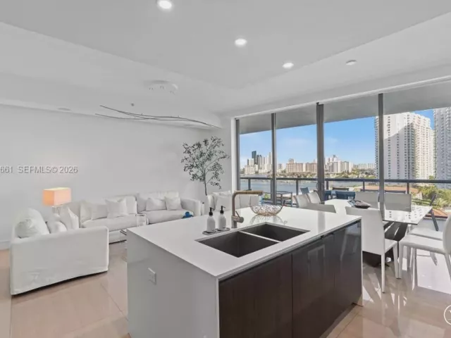 3-bedroom condo for sale in Aventura - 3250 NE 188th St 904 - MondialRealty