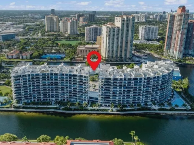 3-bedroom condo for sale in Aventura - 3250 NE 188th St 904 - MondialRealty