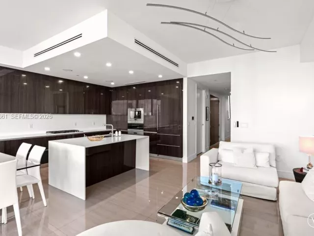 3-bedroom condo for sale in Aventura - 3250 NE 188th St 904 - MondialRealty