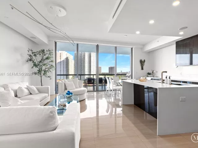 3-bedroom condo for sale in Aventura - 3250 NE 188th St 904 - MondialRealty