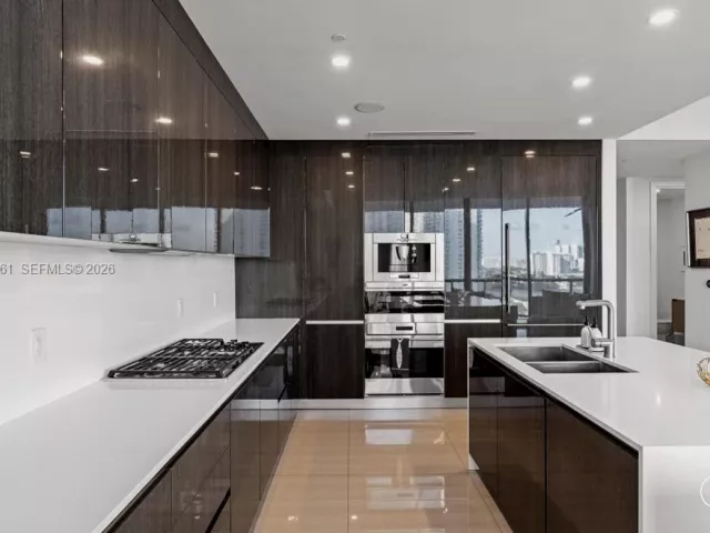 3-bedroom condo for sale in Aventura - 3250 NE 188th St 904 - MondialRealty