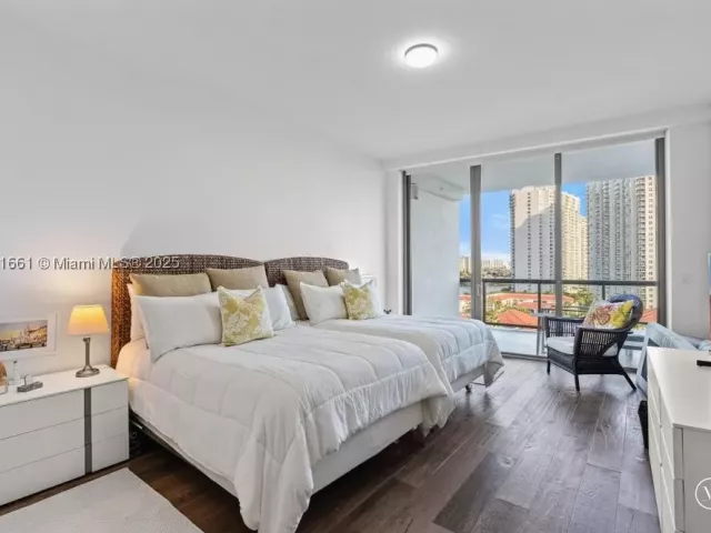 3-bedroom condo for sale in Aventura - 3250 NE 188th St 904 - MondialRealty