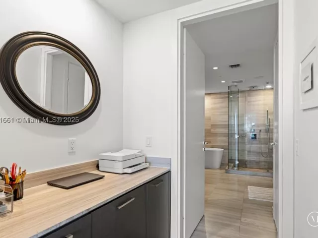 3-bedroom condo for sale in Aventura - 3250 NE 188th St 904 - MondialRealty