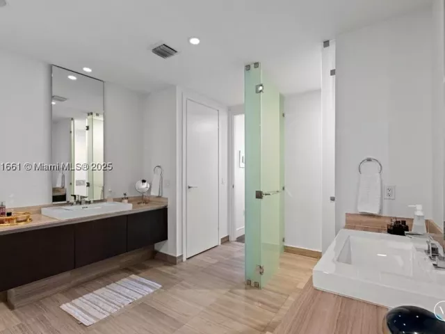 3-bedroom condo for sale in Aventura - 3250 NE 188th St 904 - MondialRealty