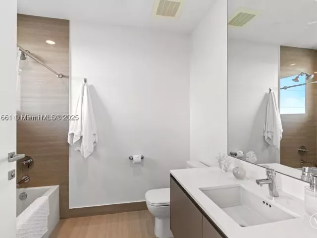 3-bedroom condo for sale in Aventura - 3250 NE 188th St 904 - MondialRealty