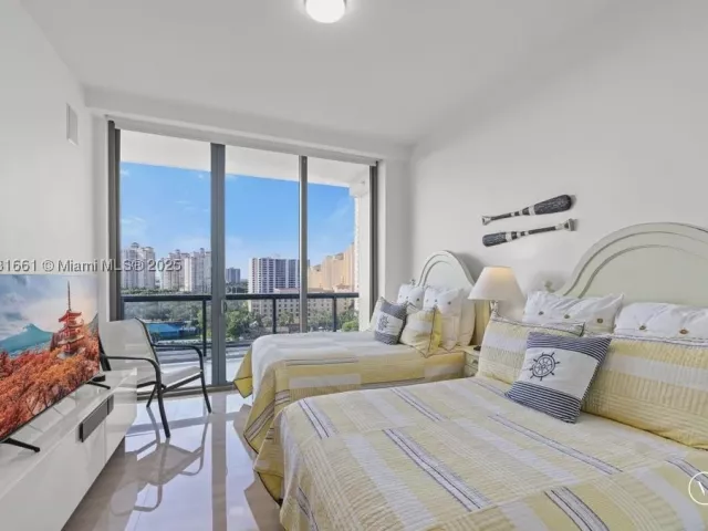 3-bedroom condo for sale in Aventura - 3250 NE 188th St 904 - MondialRealty