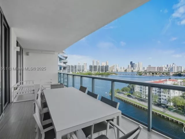 3-bedroom condo for sale in Aventura - 3250 NE 188th St 904 - MondialRealty
