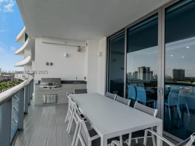 3-bedroom condo for sale in Aventura - 3250 NE 188th St 904 - MondialRealty