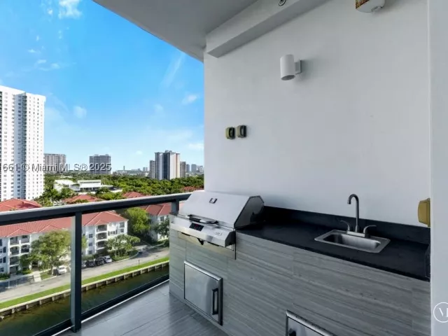 3-bedroom condo for sale in Aventura - 3250 NE 188th St 904 - MondialRealty