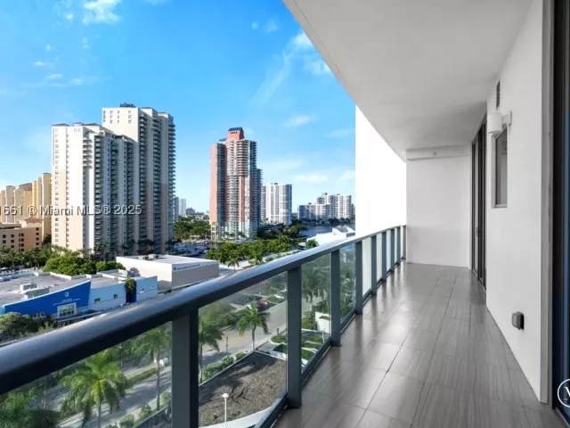 3-bedroom condo for sale in Aventura - 3250 NE 188th St 904 - MondialRealty
