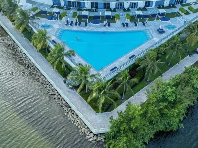3-bedroom condo for sale in Aventura - 3250 NE 188th St 904 - MondialRealty
