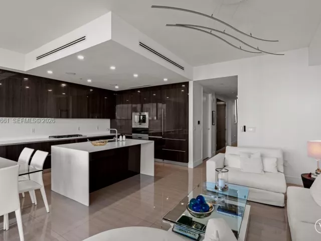 3-bedroom condo for sale in Aventura - 3250 NE 188th St 904 - MondialRealty